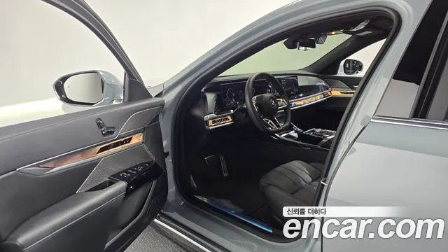 BMW 7 SERIES 2025 — 9 483 км, светло-серебристый, Корея — под ключ — фото 10