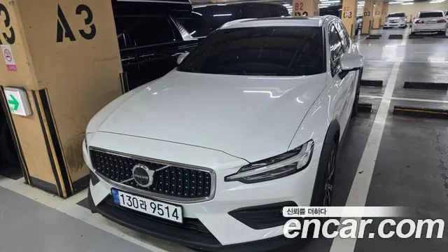 VOLVO V60 CROSS COUNTRY 2024