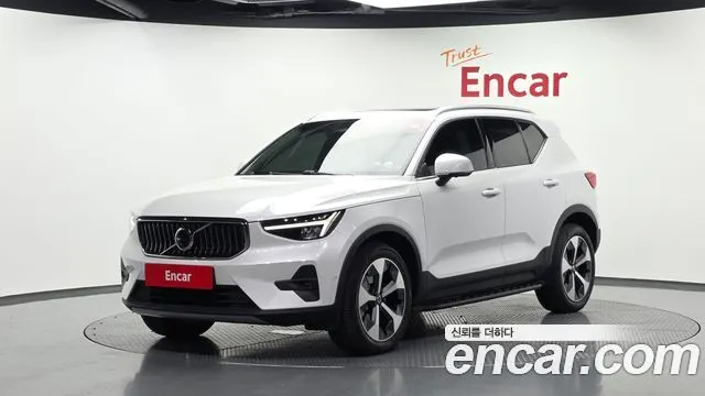 VOLVO XC40 2023