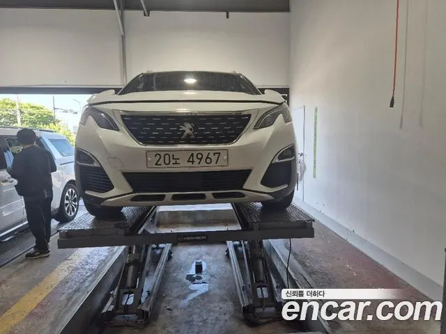 PEUGEOT 5008 2018