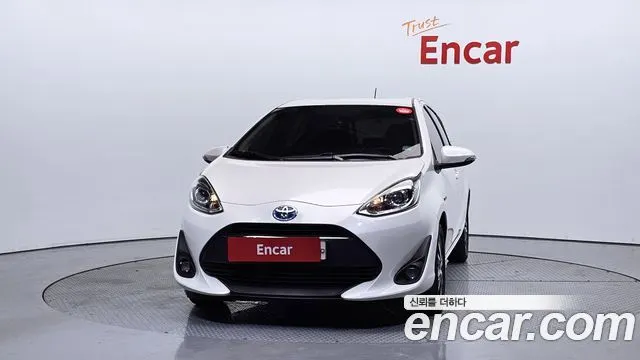 TOYOTA PRIUS C 2019 — 114 938 км, белый, Корея — под ключ — фото 3