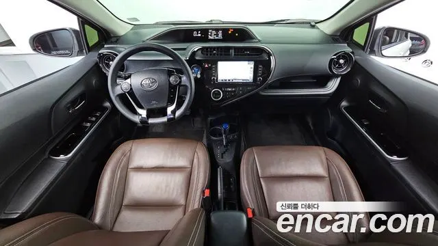 TOYOTA PRIUS C 2019 — 114 938 км, белый, Корея — под ключ — фото 7