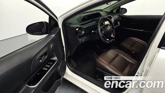 TOYOTA PRIUS C 2019 — 114 938 км, белый, Корея — под ключ — фото 10