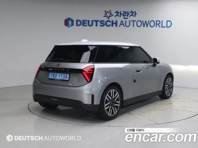 MINI COOPER ELECTRIC 2024 — 5 538 км, серебристо-серый, Корея — под ключ — фото 2