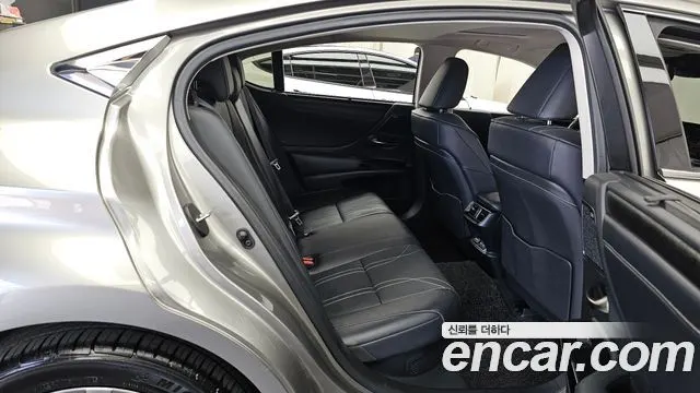 LEXUS ES300H 2025 — 38 281 км, серебристо-серый, Корея — под ключ — фото 12