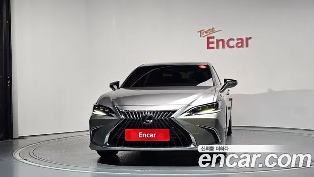LEXUS ES300H 2025 — 38 281 км, серебристо-серый, Корея — под ключ — фото 3