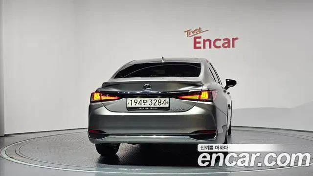 LEXUS ES300H 2025 — 38 281 км, серебристо-серый, Корея — под ключ — фото 4