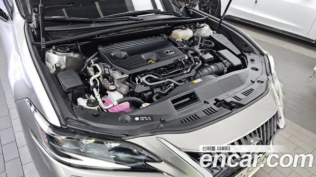 LEXUS ES300H 2025 — 38 281 км, серебристо-серый, Корея — под ключ — фото 6
