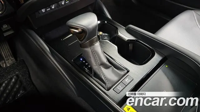LEXUS ES300H 2025 — 38 281 км, серебристо-серый, Корея — под ключ — фото 9