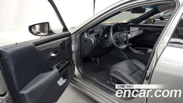 LEXUS ES300H 2025 — 38 281 км, серебристо-серый, Корея — под ключ — фото 10