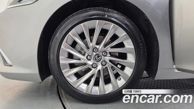 LEXUS ES300H 2019 — 25 569 км, серебристо-серый, Корея — под ключ — фото 5