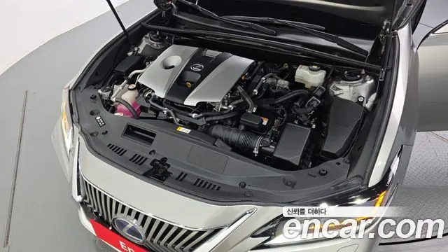 LEXUS ES300H 2019 — 25 569 км, серебристо-серый, Корея — под ключ — фото 6