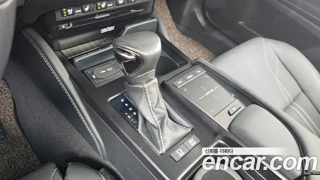 LEXUS ES300H 2019 — 25 569 км, серебристо-серый, Корея — под ключ — фото 9