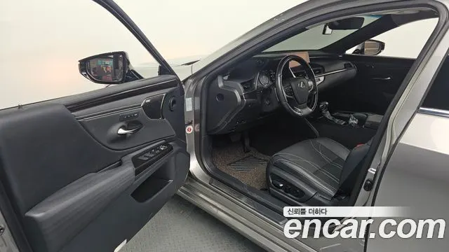 LEXUS ES300H 2019 — 25 569 км, серебристо-серый, Корея — под ключ — фото 10