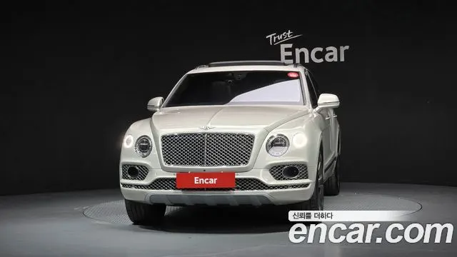 BENTLEY BENTAYGA 2018 — 59 496 км, белый-перламутр, Корея — под ключ — фото 3