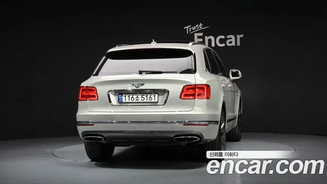BENTLEY BENTAYGA 2018 — 59 496 км, белый-перламутр, Корея — под ключ — фото 4
