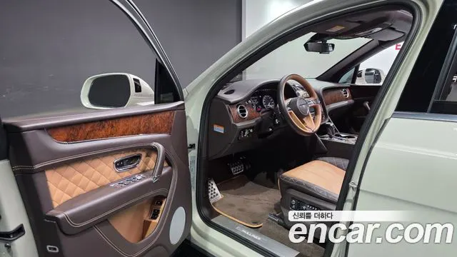 BENTLEY BENTAYGA 2018 — 59 496 км, белый-перламутр, Корея — под ключ — фото 10