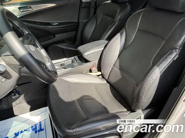 HYUNDAI SONATA HYBRID 2014 — 197 111 км, серебристо-серый, Корея — под ключ — фото 10