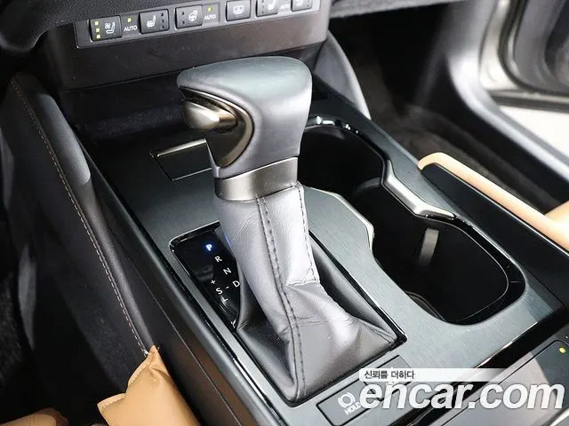LEXUS ES300H 2025 — 29 560 км, светло-золотистый, Корея — под ключ — фото 9