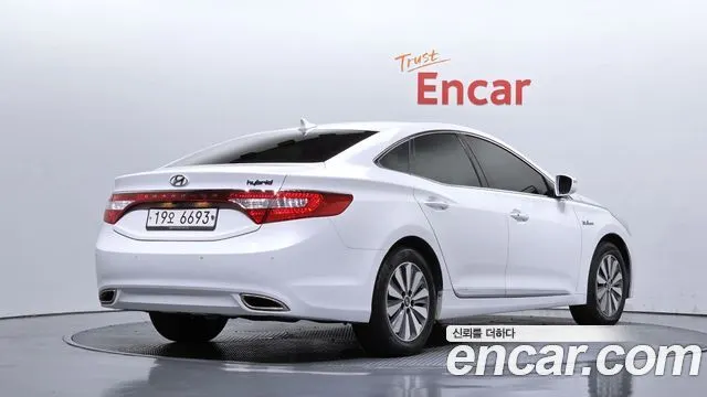 HYUNDAI GRANDEUR HYBRID 2014 — 130 000 км, белый, Корея — под ключ — фото 2