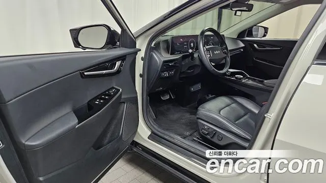 KIA EV6 2022 — 84 342 км, белый-перламутр, Корея — под ключ — фото 10