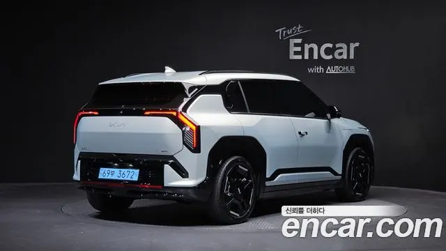 KIA EV3 2025 — 21 273 км, серебристо-серый, Корея — под ключ — фото 1