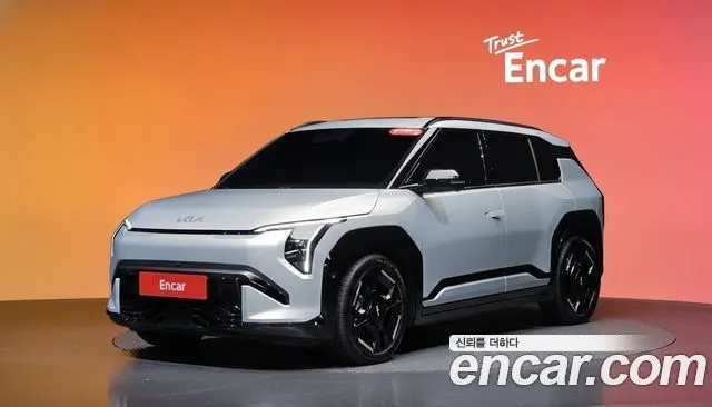 KIA EV3 2025 — 21 273 км, серебристо-серый, Корея — под ключ — фото 2