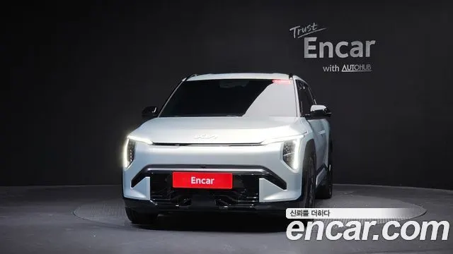 KIA EV3 2025 — 21 273 км, серебристо-серый, Корея — под ключ — фото 3