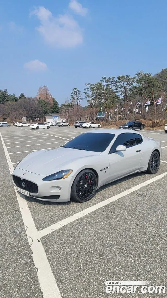 MASERATI GRANTURISMO 2010