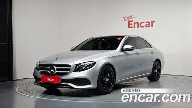 MERCEDES-BENZ E-CLASS W213 2017 — 166 273 км, серебристый, Корея — под ключ — фото 1