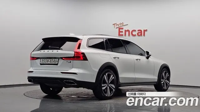 VOLVO V60 CROSS COUNTRY — из Кореи под ключ