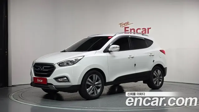 HYUNDAI TUCSON 2015 — 158 962 км, белый, Корея — под ключ — фото 1
