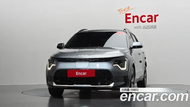 KIA NIRO 2024 — 12 453 км, серебристо-серый, Корея — под ключ — фото 3