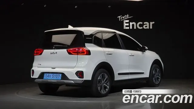 KIA NIRO PLUS 2023 — 107 039 км, белый, Корея — под ключ — фото 2