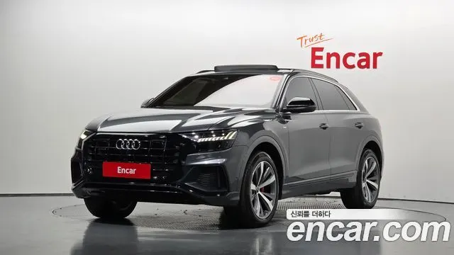 AUDI Q8 2021