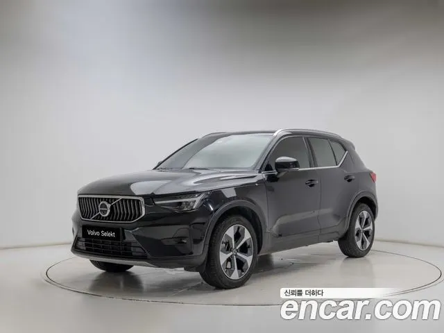 VOLVO XC40 2023
