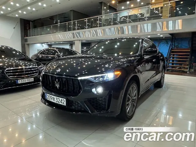 MASERATI LEVANTE 2020