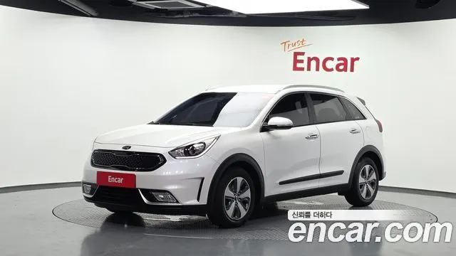 KIA NIRO 2017 — 150 585 км, белый, Корея — под ключ — фото 1