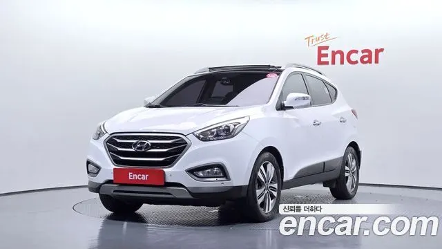 HYUNDAI TUCSON 2015 — 184 375 км, белый, Корея — под ключ — фото 1