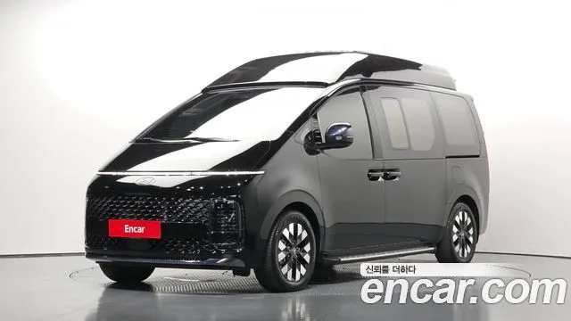 HYUNDAI STARIA 2025