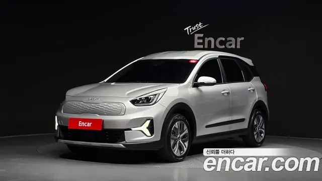 KIA NIRO PLUS 2023 — 38 004 км, серебристый, Корея — под ключ — фото 1
