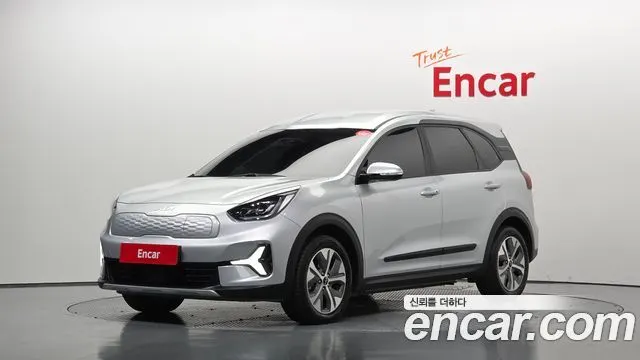 KIA NIRO PLUS 2023 — 55 258 км, серебристый, Корея — под ключ — фото 1