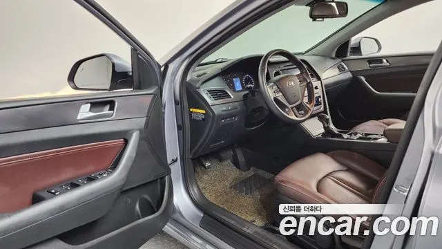 HYUNDAI SONATA 2017 — 107 783 км, светло-серебристый, Корея — под ключ — фото 10