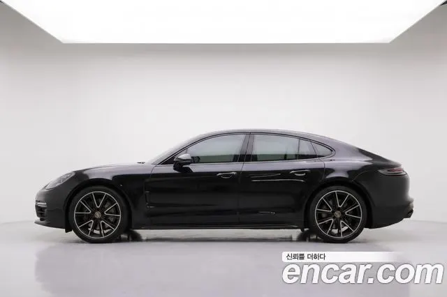 PORSCHE PANAMERA 2021
