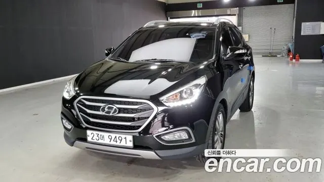HYUNDAI TUCSON 2015 — 113 406 км, чёрный, Корея — под ключ — фото 1