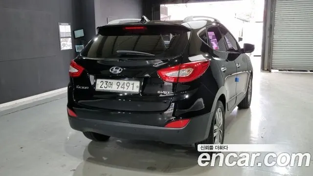 HYUNDAI TUCSON 2015 — 113 406 км, чёрный, Корея — под ключ — фото 2