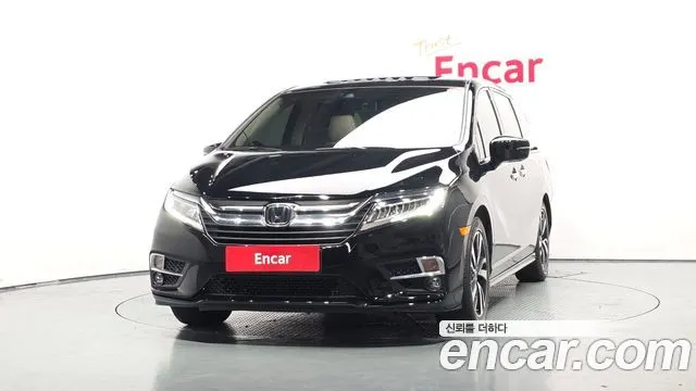 HONDA ODYSSEY 2018 — 153 127 км, Корея — под ключ — фото 3