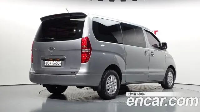 HYUNDAI GRAND STAREX 2017 — 181 785 км, серебристо-серый, Корея — под ключ — фото 2