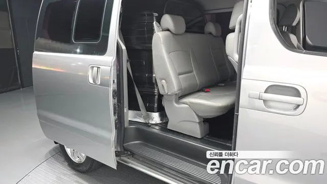 HYUNDAI GRAND STAREX 2017 — 181 785 км, серебристо-серый, Корея — под ключ — фото 12