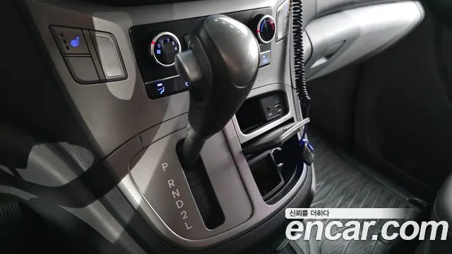 HYUNDAI GRAND STAREX 2017 — 181 785 км, серебристо-серый, Корея — под ключ — фото 9